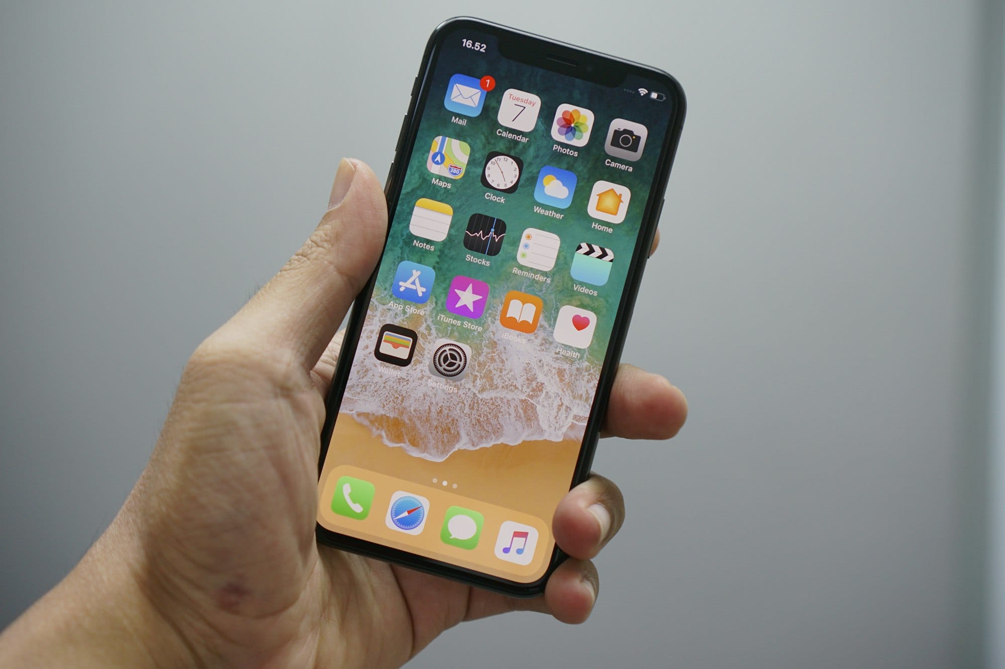 iPhone Price Increase: US Tariffs May Push Prices Up by 40%